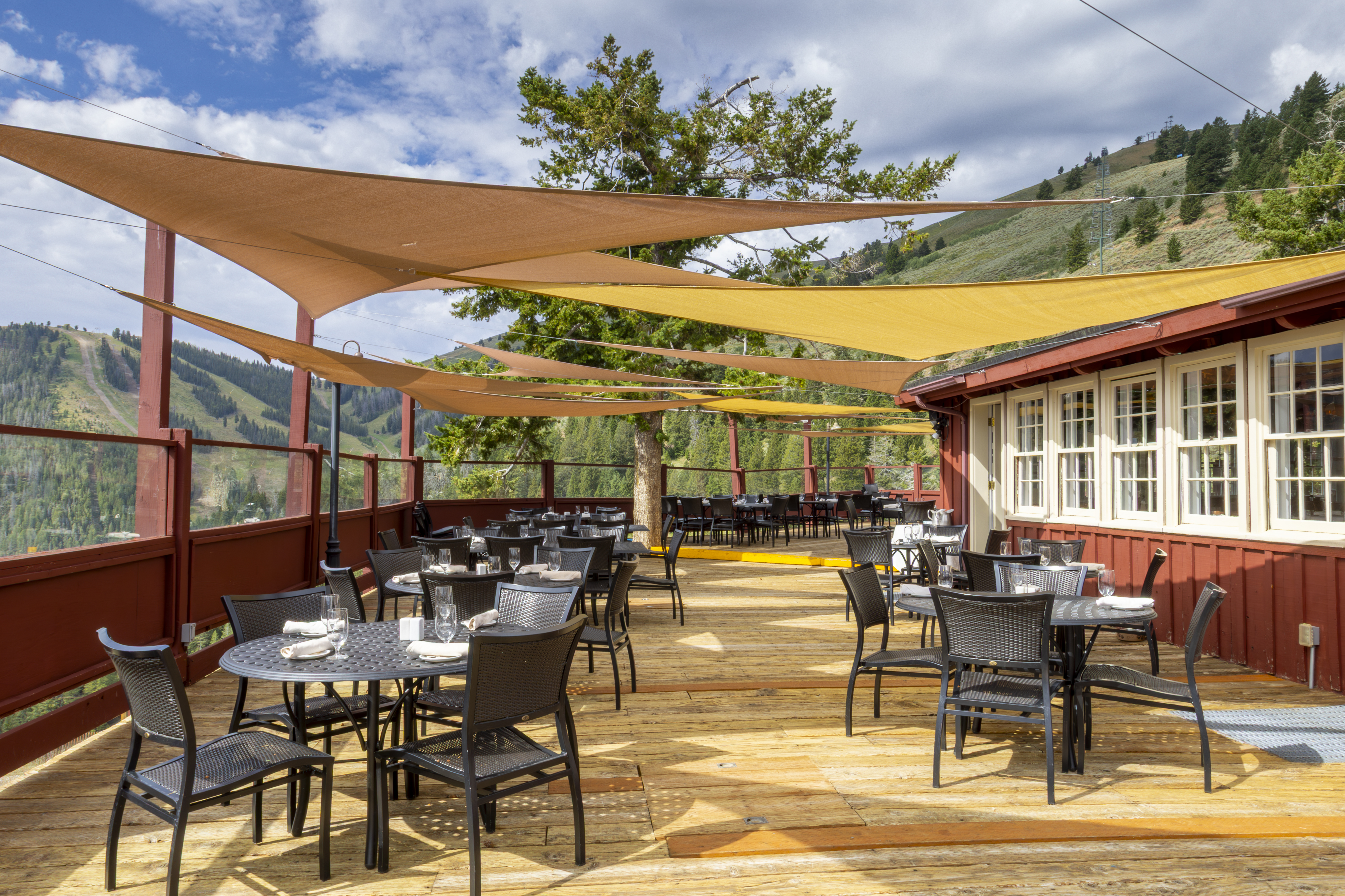 svr_dining_roundhouse_wyattcaldwell_2025_2